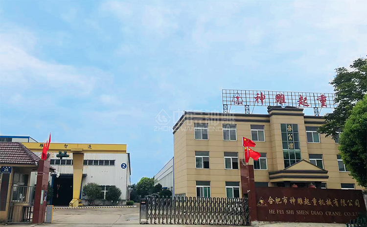 神雕起重工廠大門